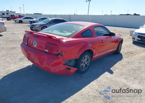 2005 Ford Mustang V6 Deluxe/V6 Premium z USA, uszkodzony, nr VIN 1ZVFT80N155258286